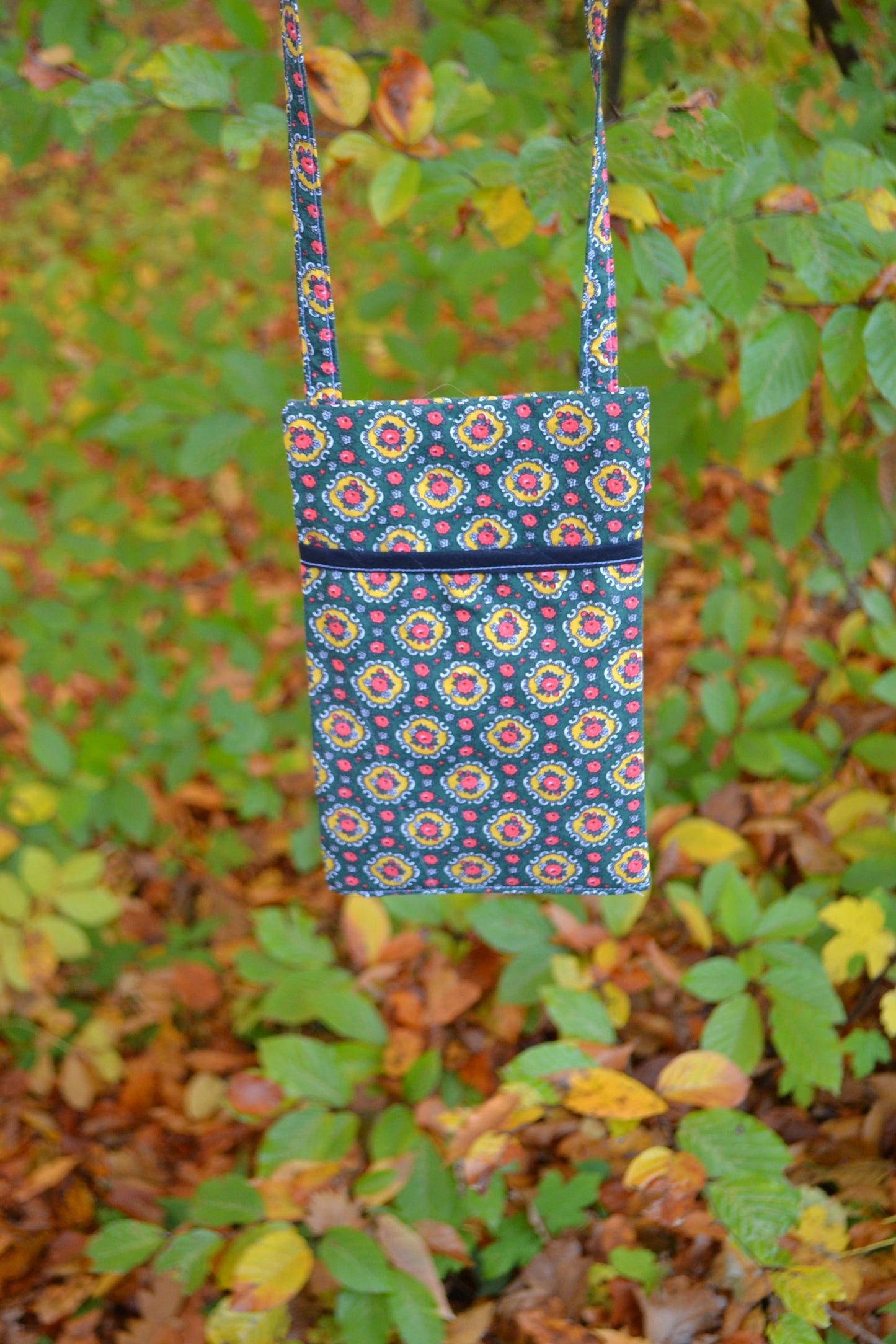 Handytasche grün-gelb mit Rosen