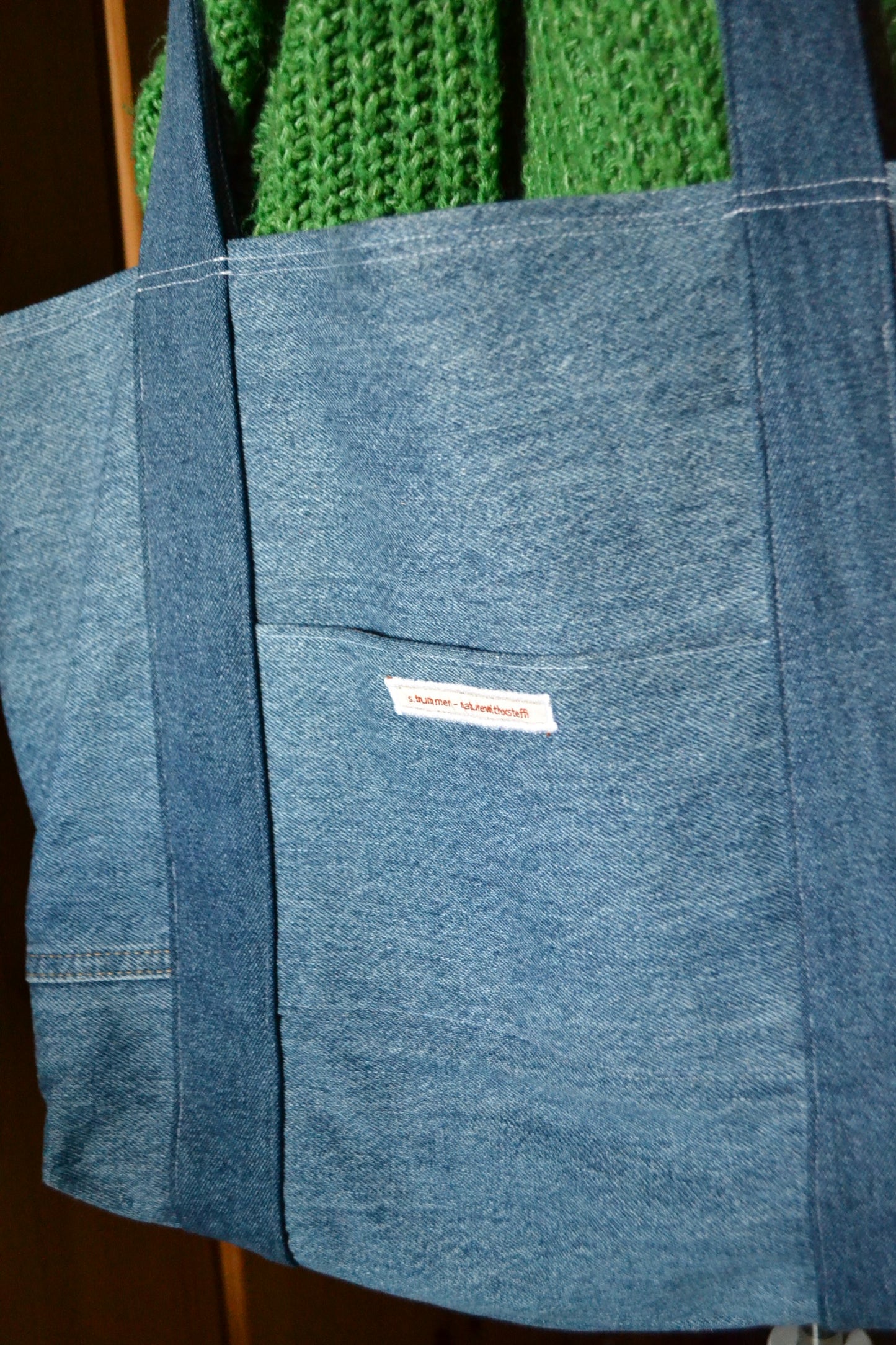 luxuriöse große Tragetasche in helle Jeans&weiß-rot