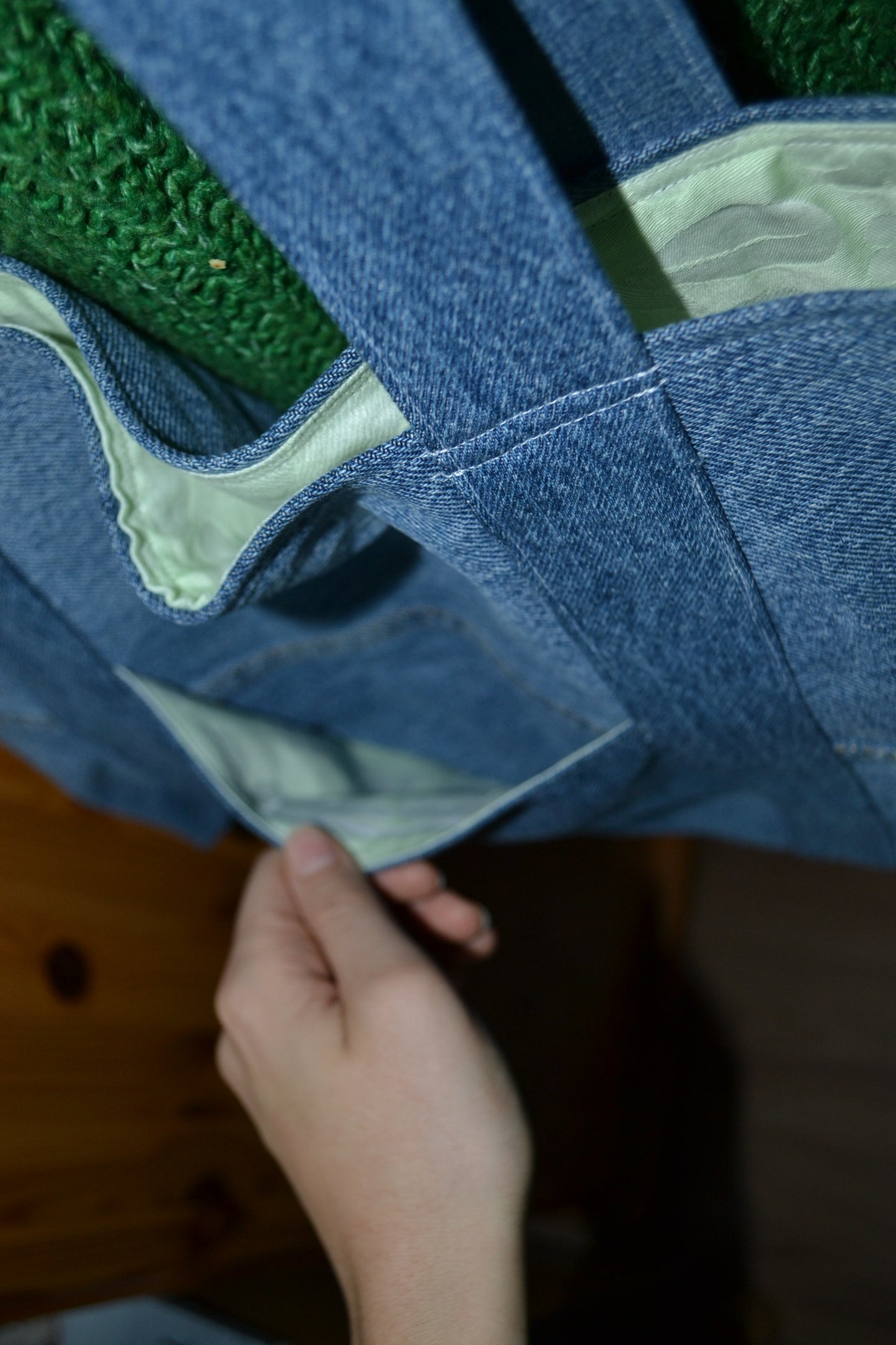 luxuriöse große Tragetasche in Jeans&hellgrün