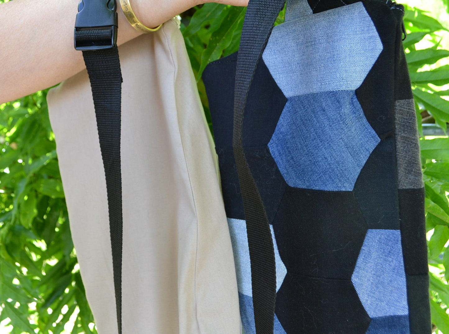 Bauchtasche "Bienenwaben blue'n'black"