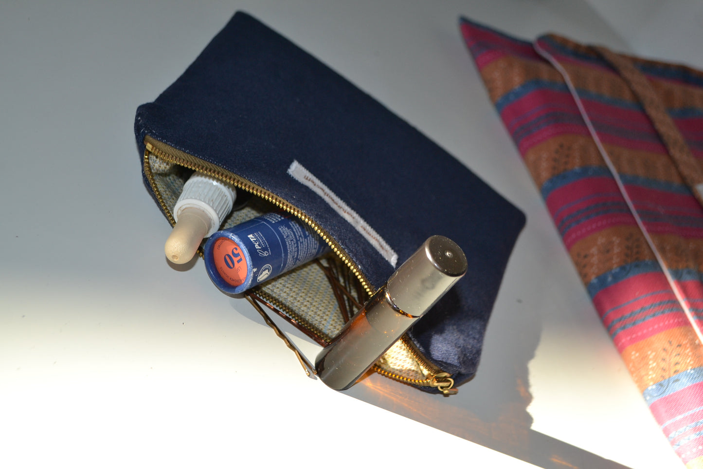 Reißverschlusstascherl in Jeans