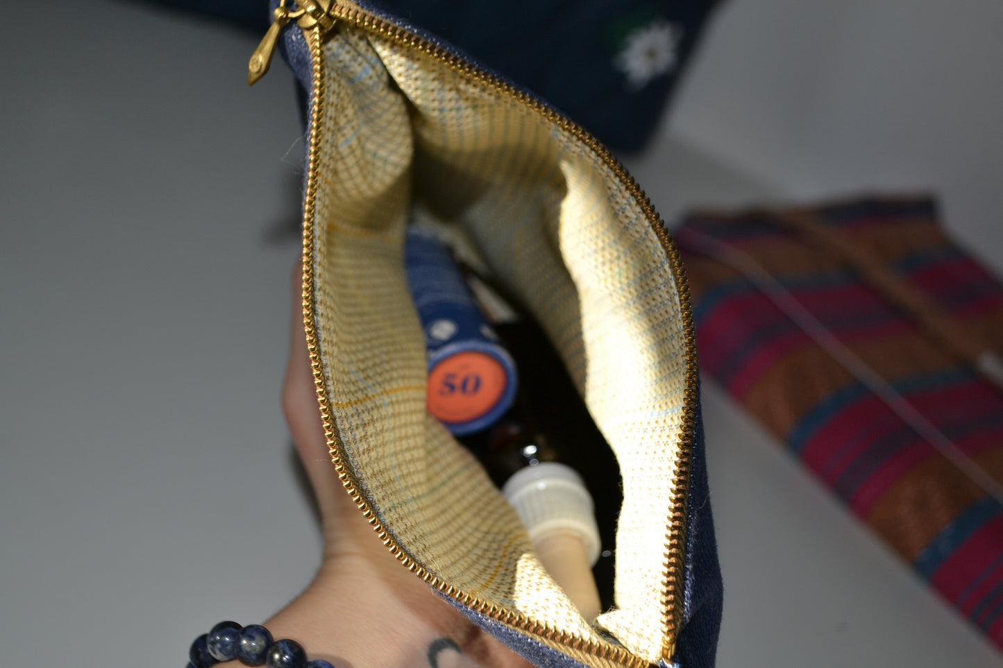 Reißverschlusstascherl in Jeans
