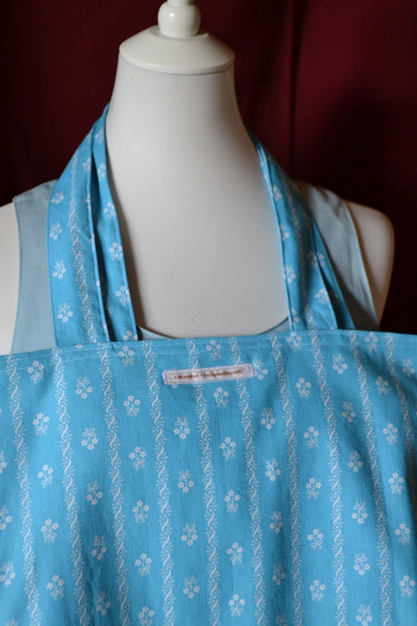 luxuriöse kleine Tragetasche "Trachtenmuster blau"