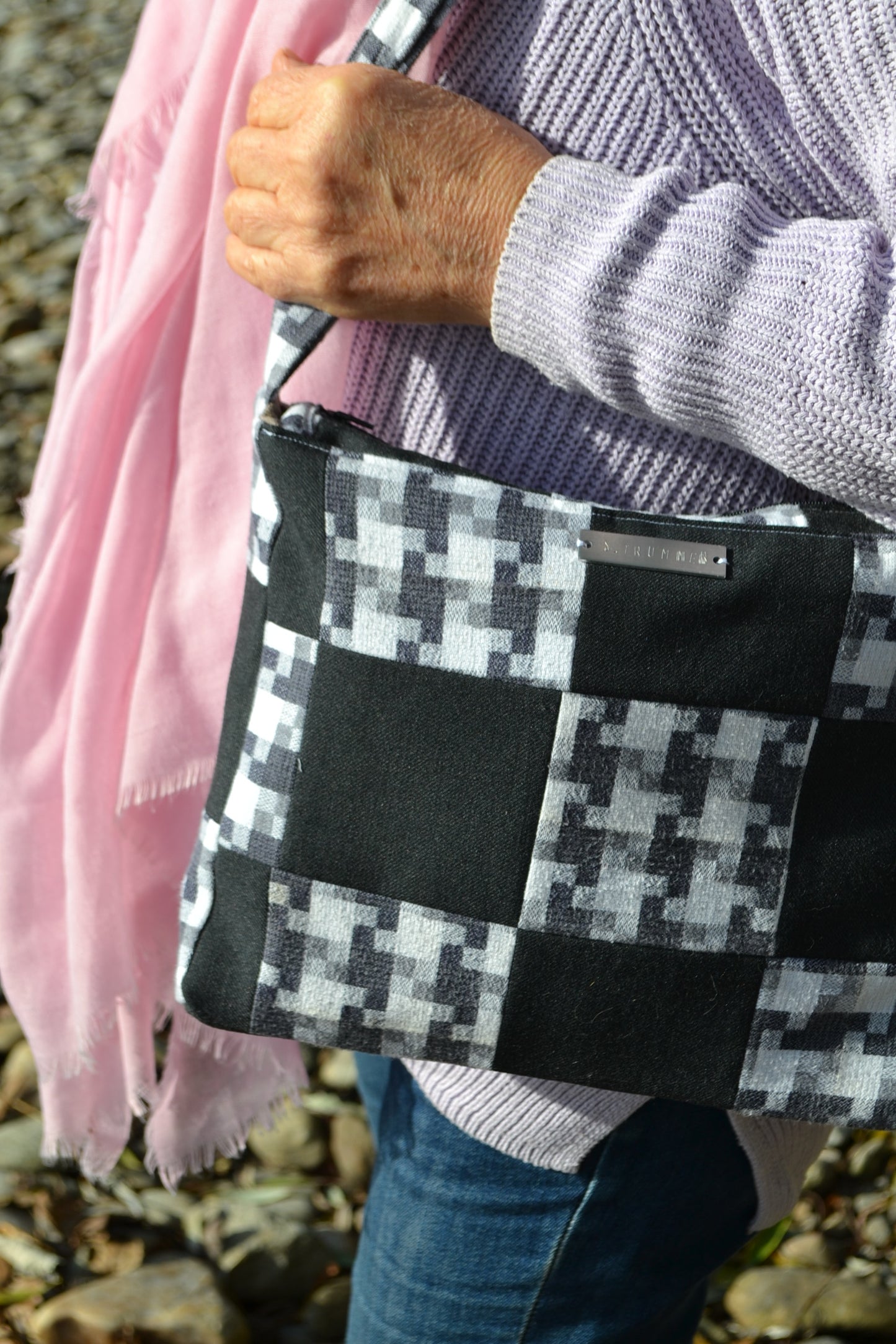 Handtasche p.u.b. in schwarz-weiß Patchwork