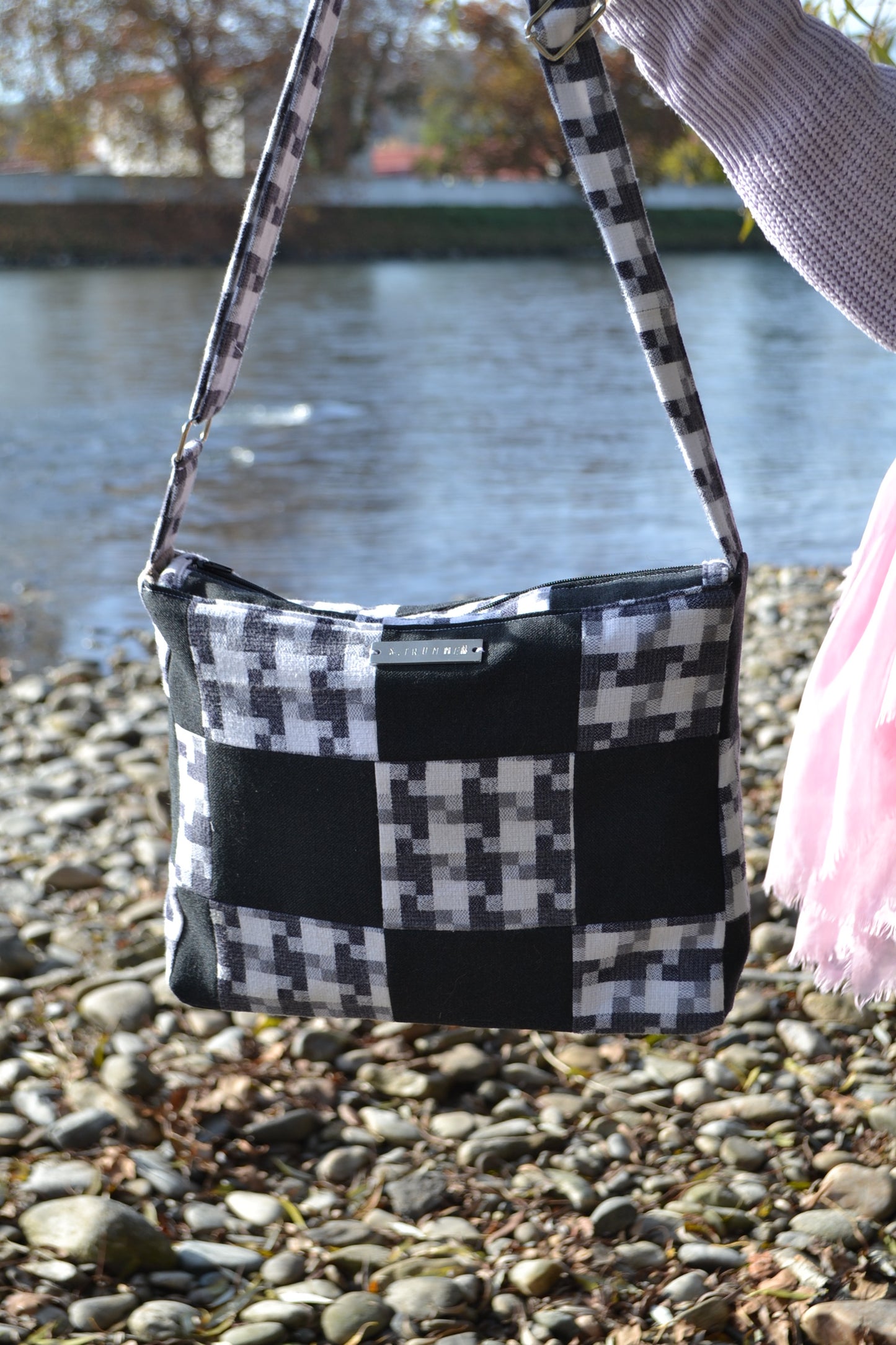 Handtasche p.u.b. in schwarz-weiß Patchwork