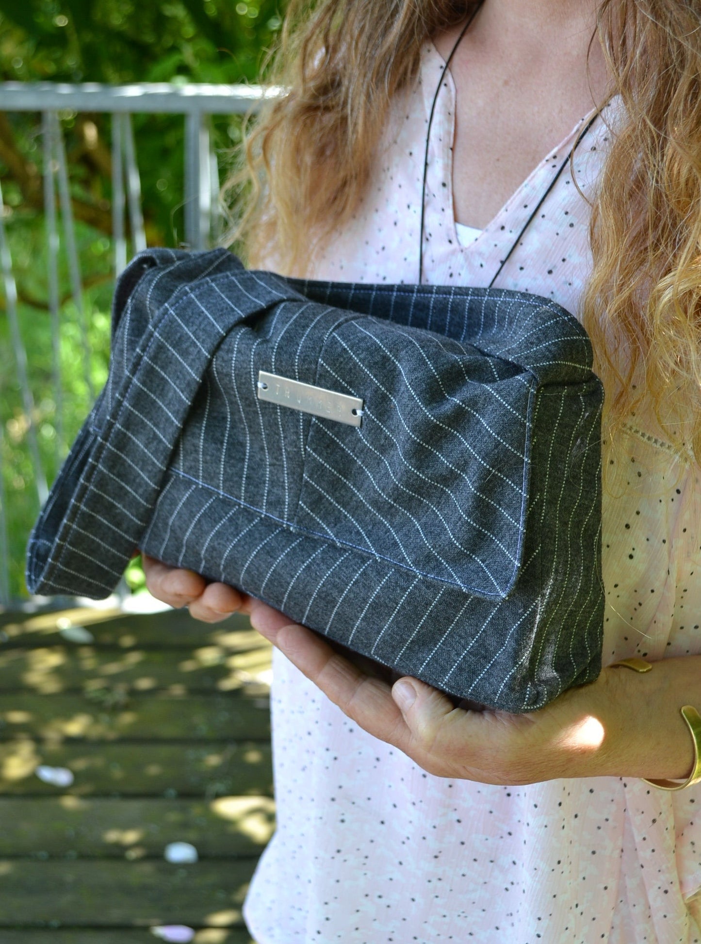 Handtasche "dunkelgrau-weiß"