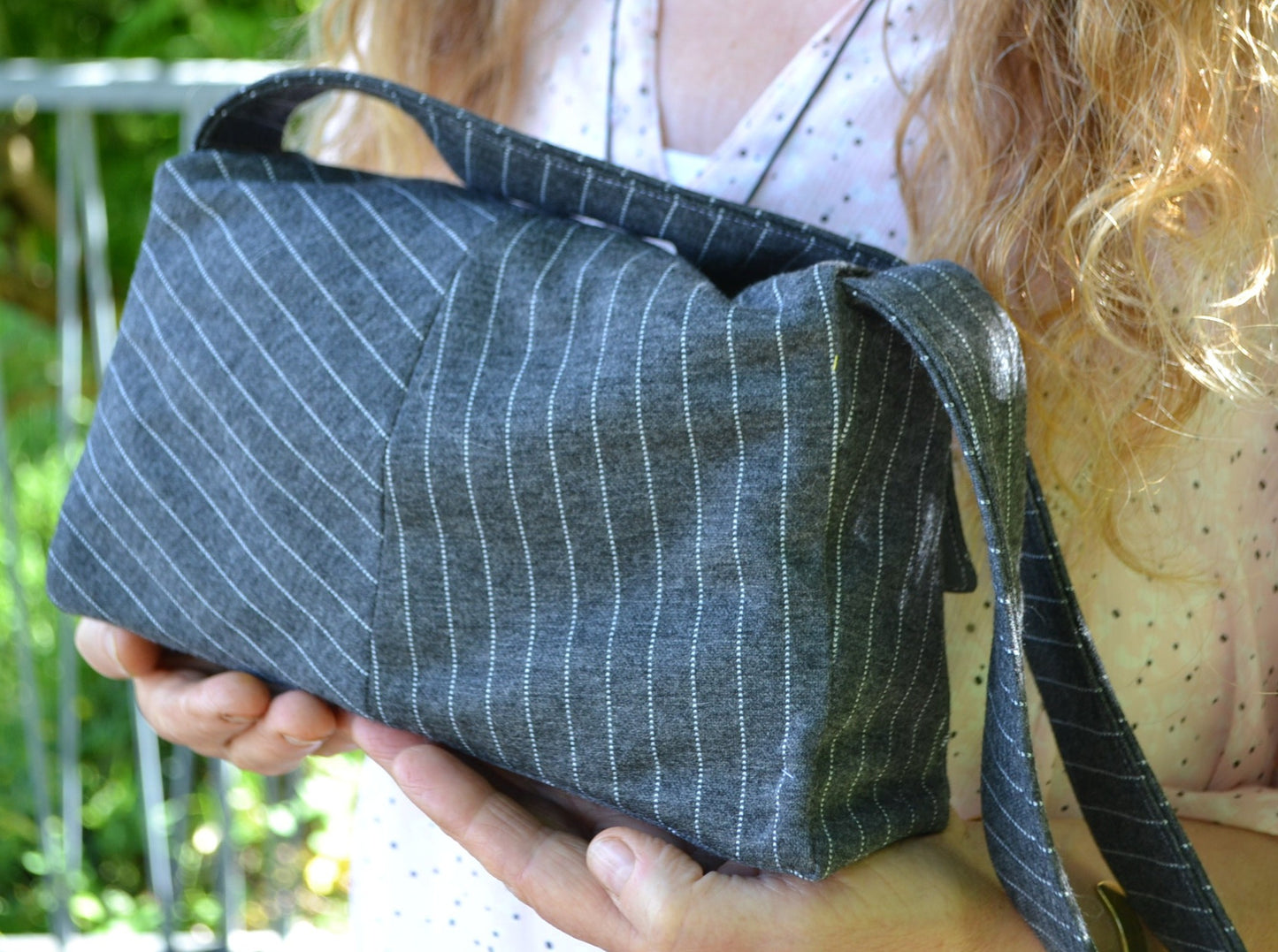 Handtasche "dunkelgrau-weiß"
