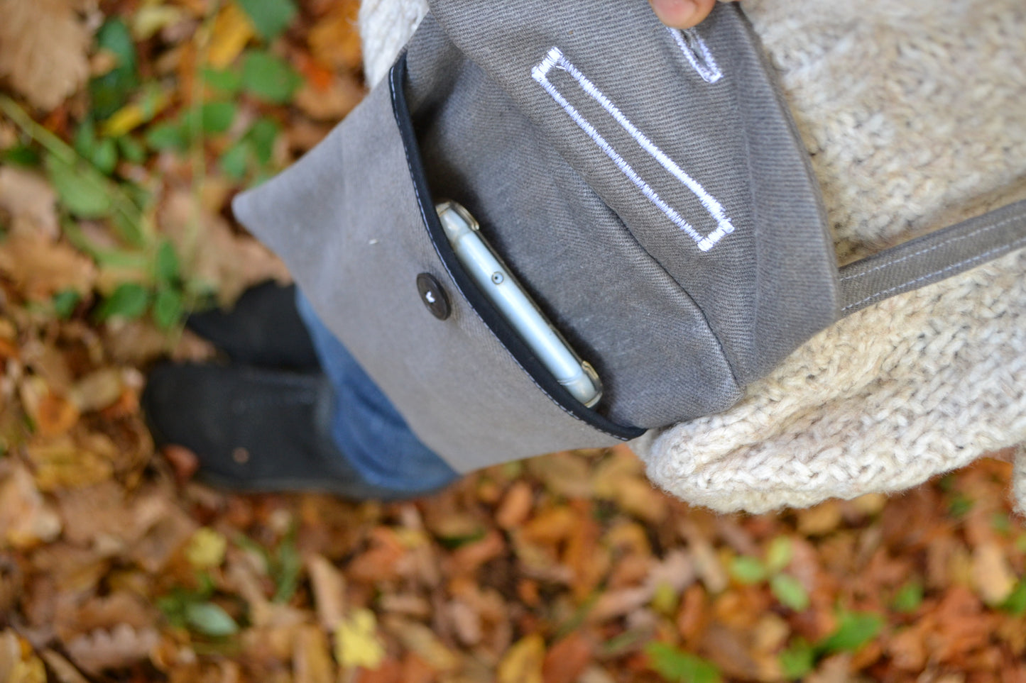 Handytasche grau in Jeans