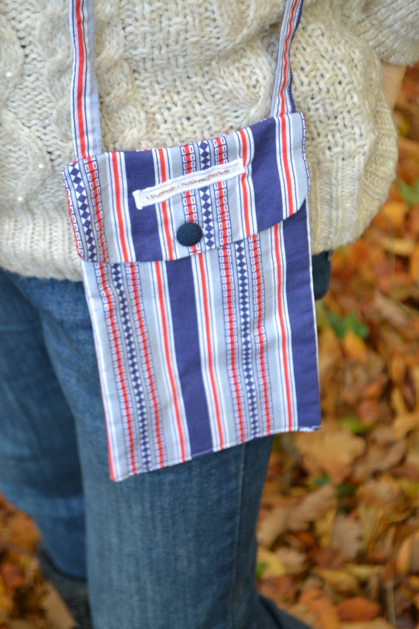 Handytasche blau-rot gestreift Muster