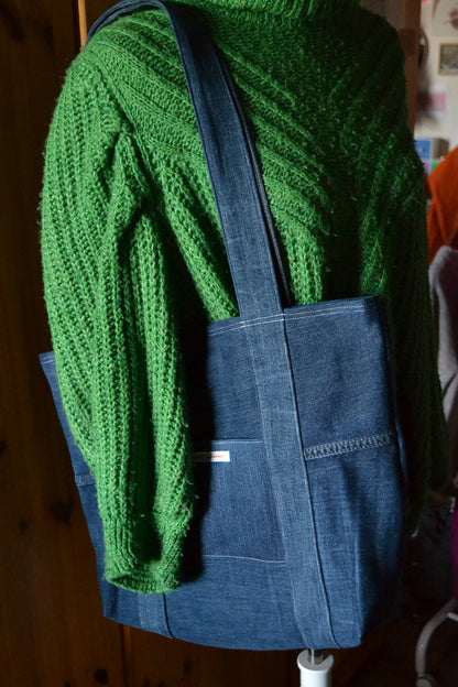 luxuriöse große Tragetasche in dunkle Jeans&weiß-rot