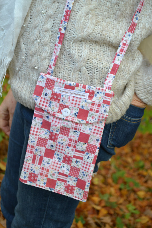 Handytasche rot-weiß kariert mit blauen Blümchen