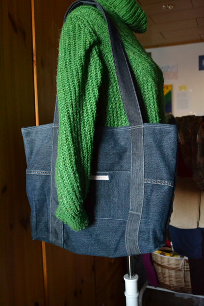 luxuriöse große Tragetasche in Jeans&rot-grün