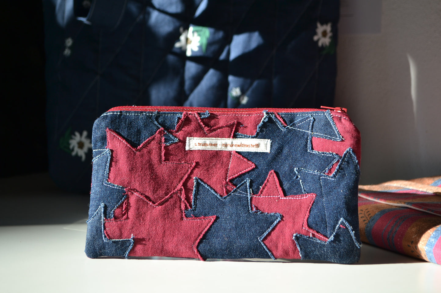 Federmäppchen in "upcycle stars"
