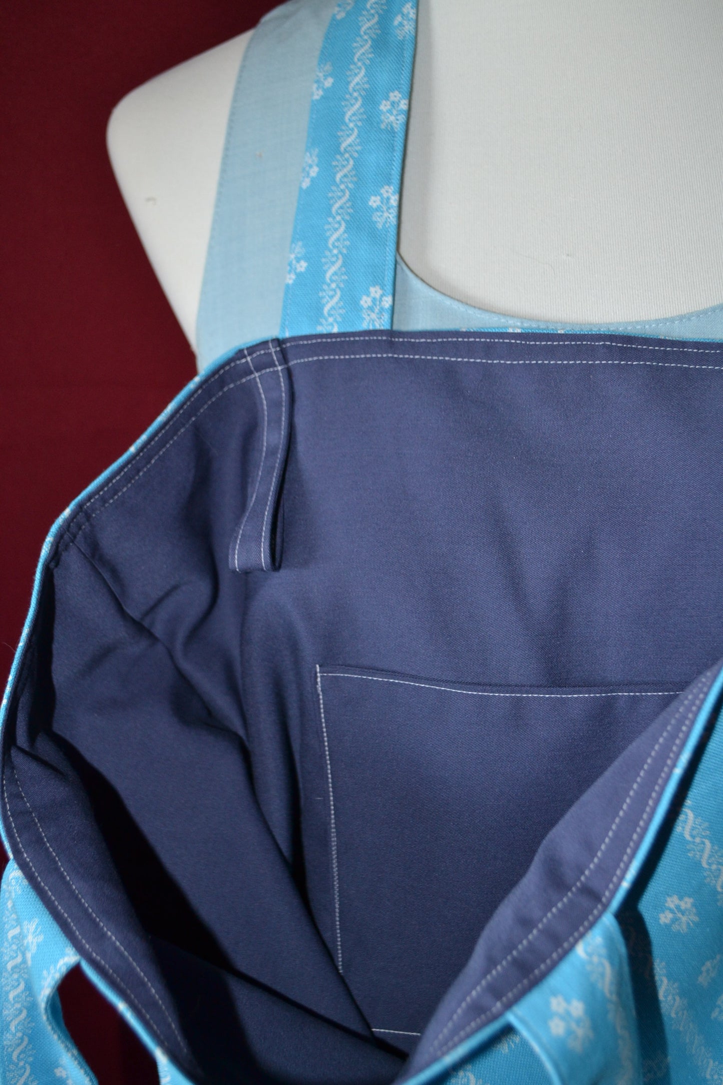 luxuriöse kleine Tragetasche "Trachtenmuster blau"