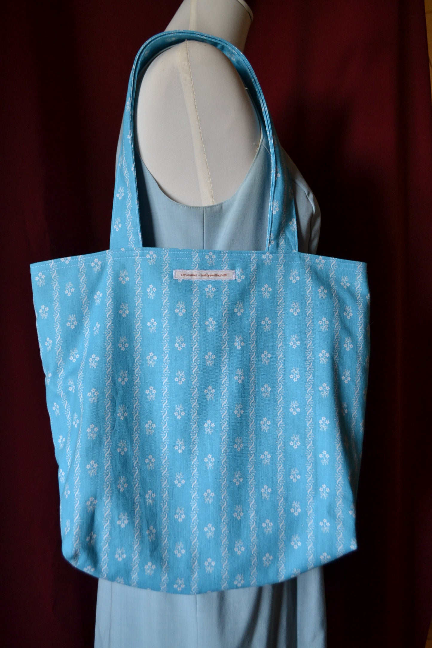 luxuriöse kleine Tragetasche "Trachtenmuster blau"