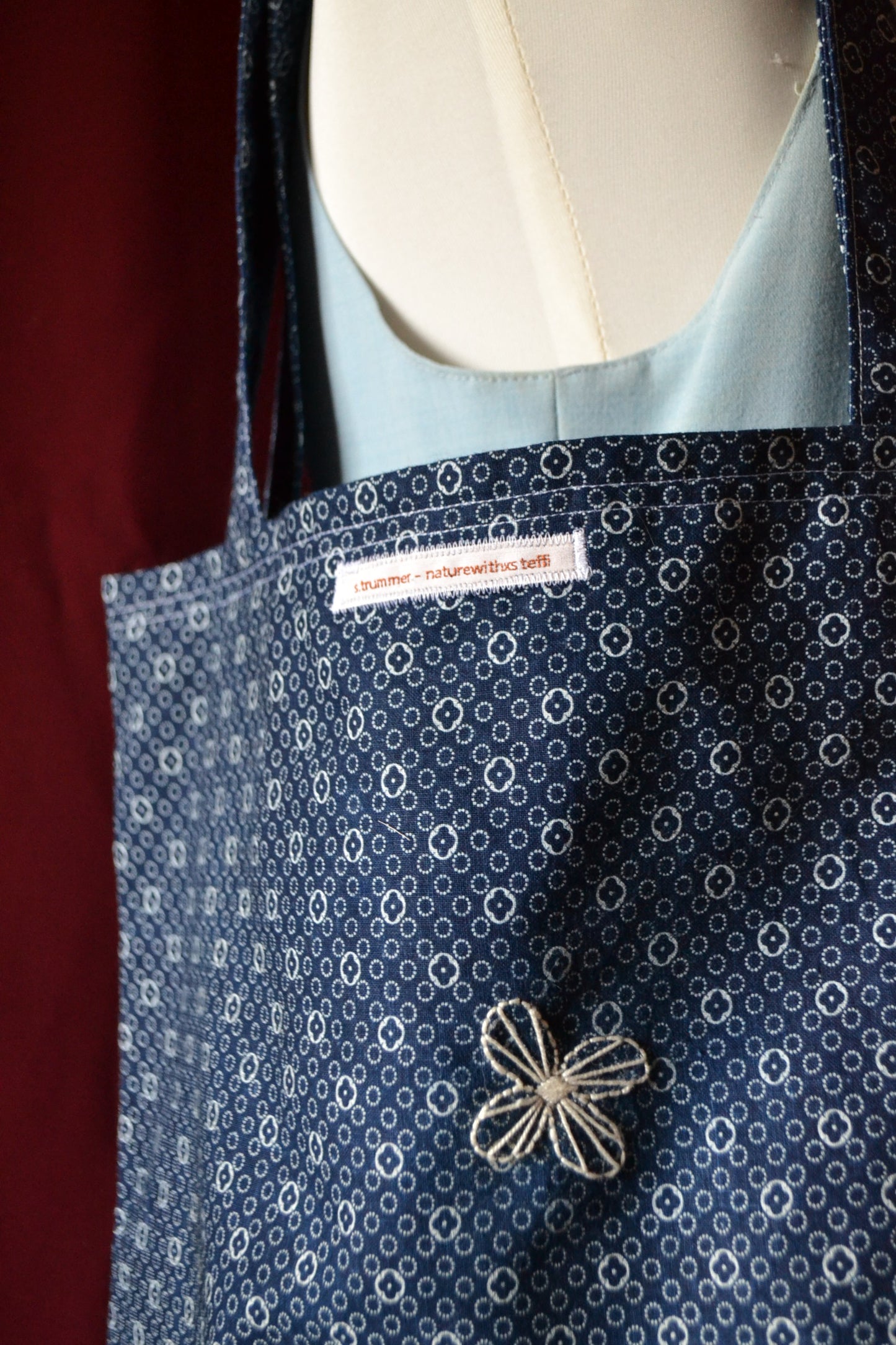 Tragetasche "blau Muster mit Stickerei"