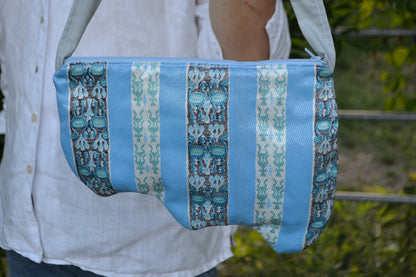 Handtasche "drippy" in hellblau