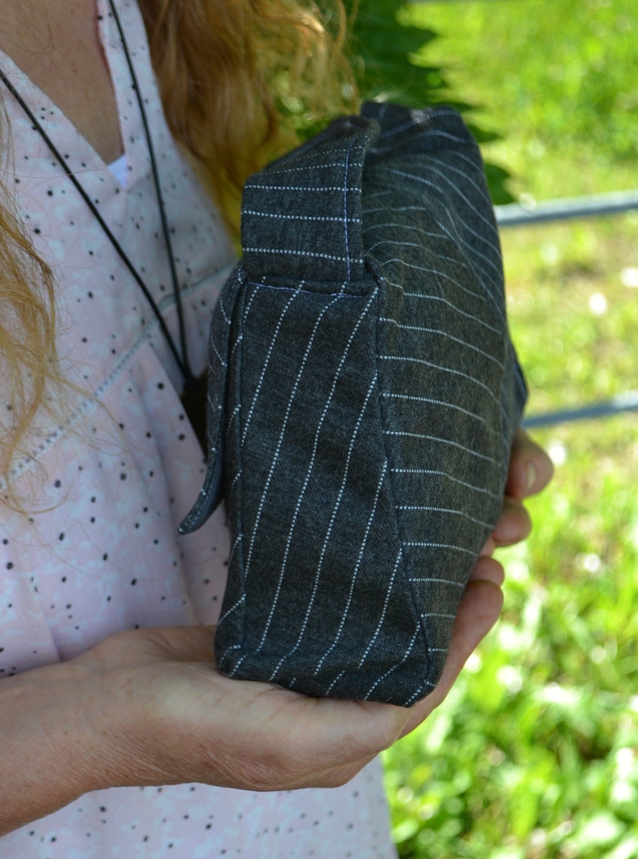 Handtasche "dunkelgrau-weiß"