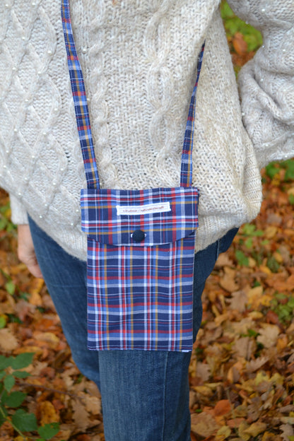 Handytasche blau-bunt kariert