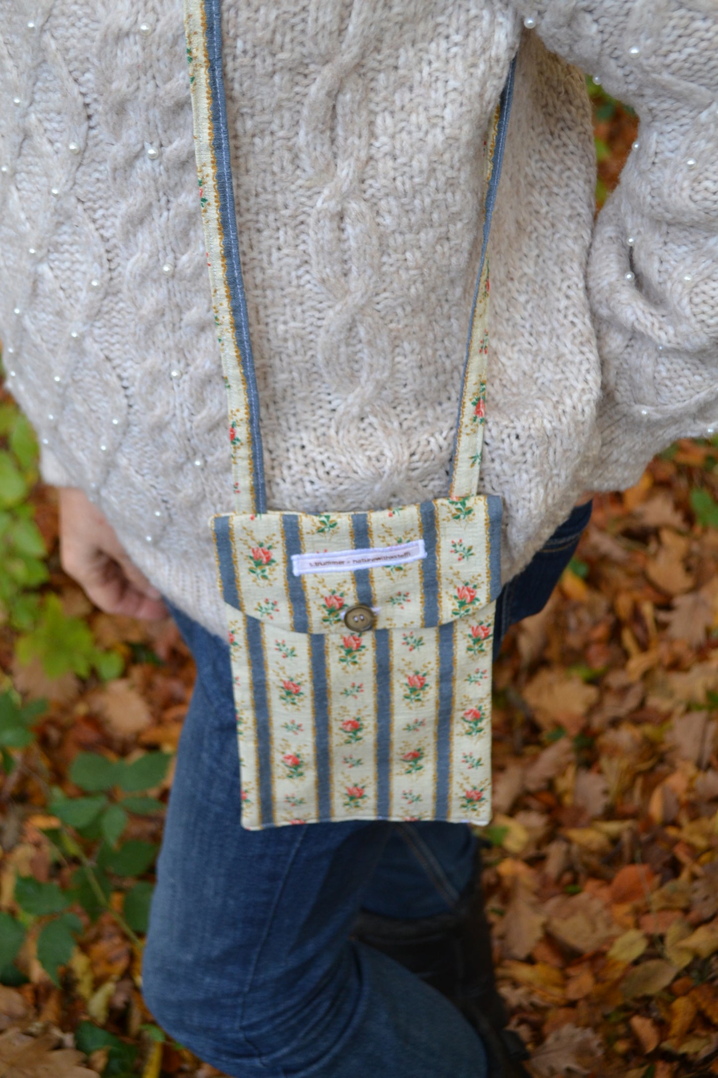 Handytasche blau-beige mit Rosen