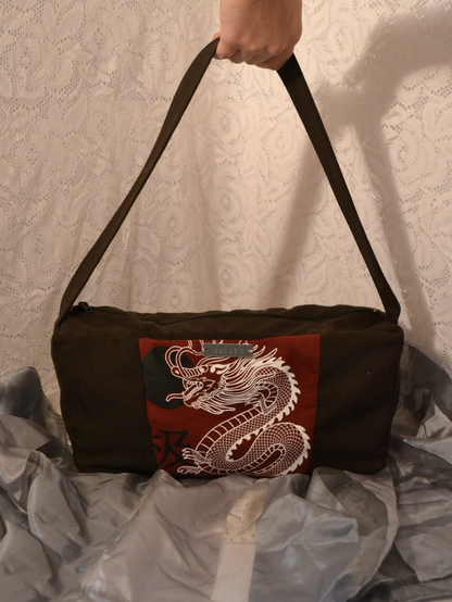 Handtasche braun mit Drachenmotiv